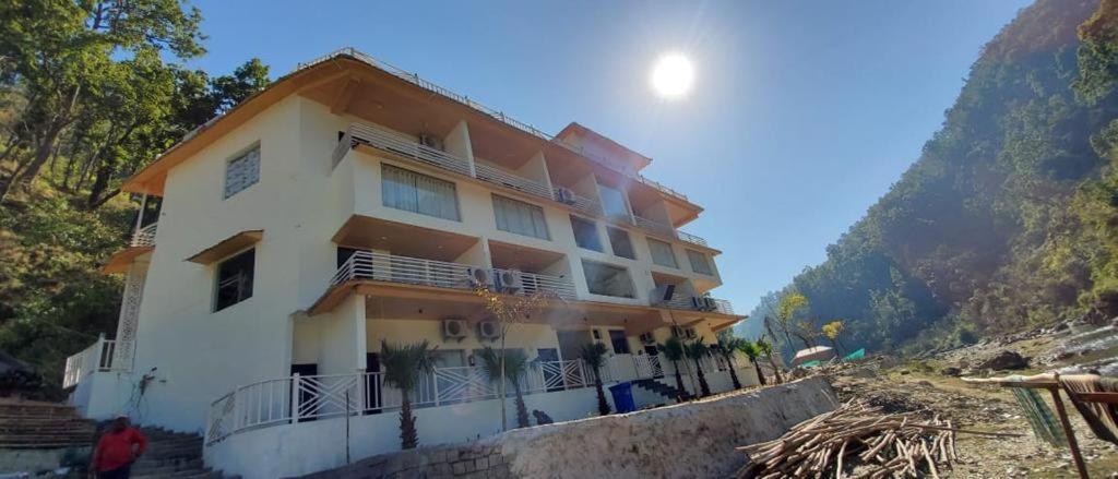 7 Hills Hotel And Resort Lansdowne Exterior foto
