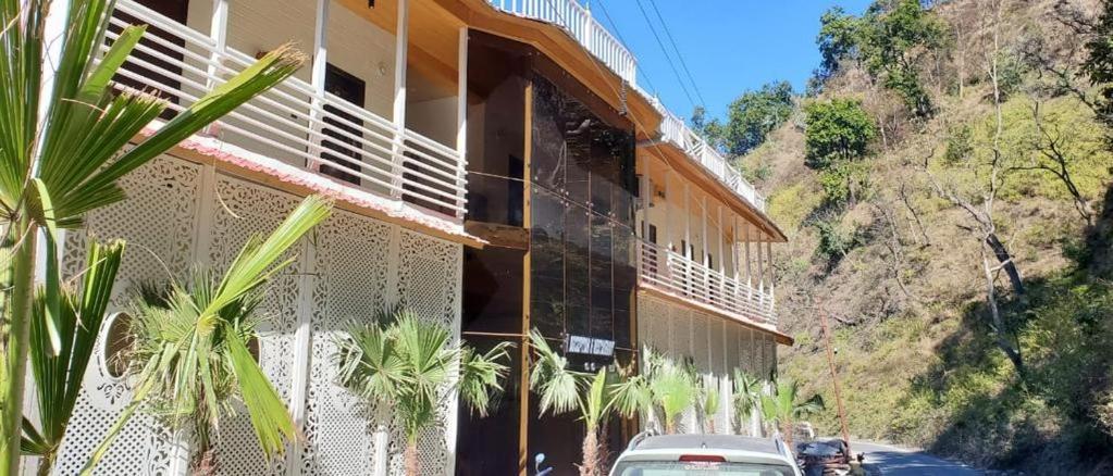 7 Hills Hotel And Resort Lansdowne Exterior foto