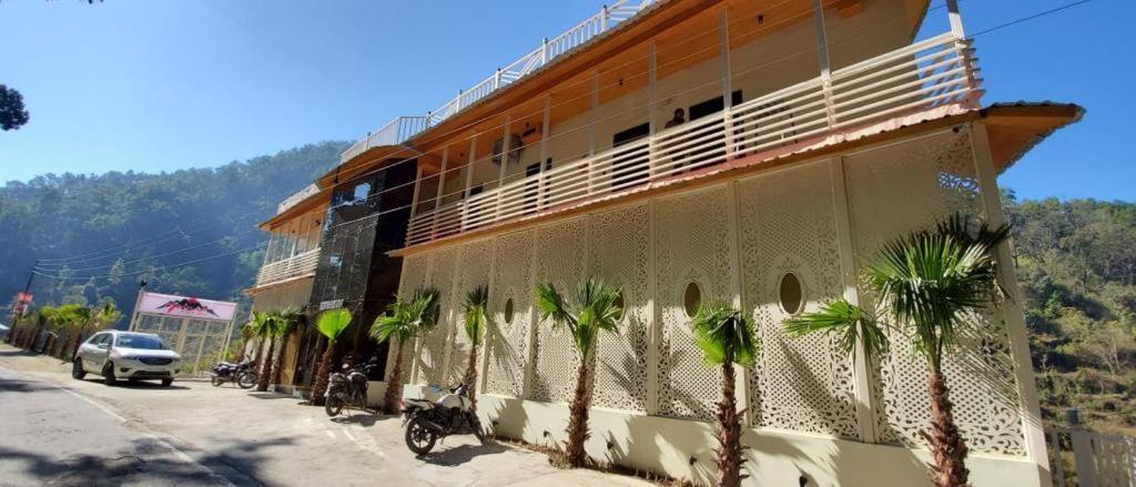 7 Hills Hotel And Resort Lansdowne Exterior foto
