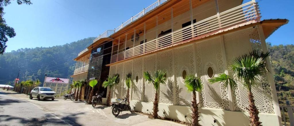 7 Hills Hotel And Resort Lansdowne Exterior foto